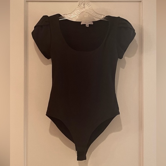 gaze Tops - Gaze Cap Sleeve Bodysuit in Black | SZ XS